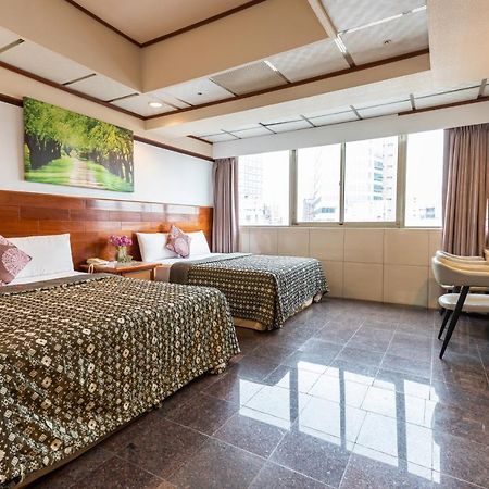 Yi Pin Business Hotel Taoyuan Bagian luar foto