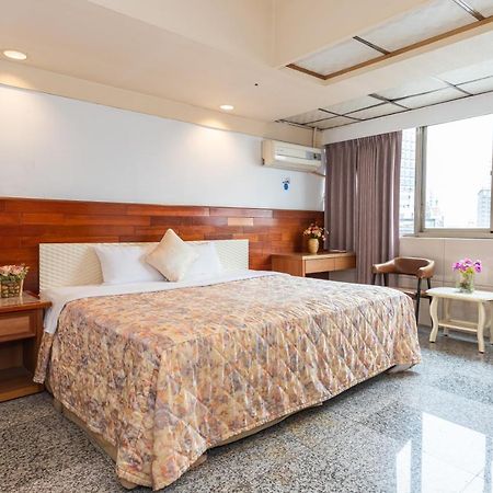 Yi Pin Business Hotel Taoyuan Bagian luar foto