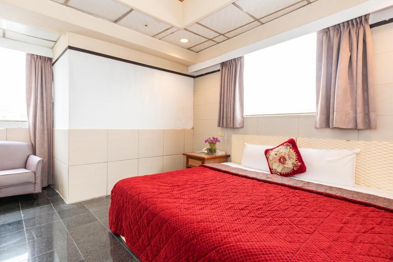 Yi Pin Business Hotel Taoyuan Bagian luar foto