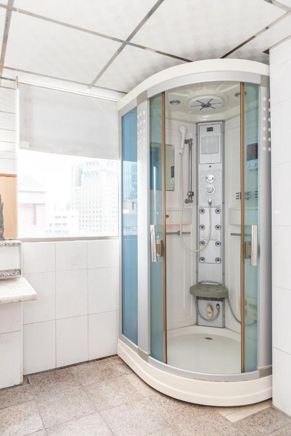 Yi Pin Business Hotel Taoyuan Bagian luar foto