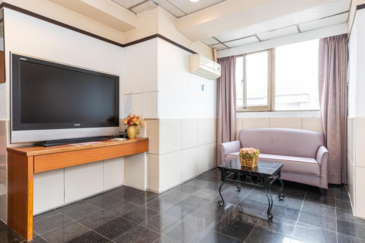 Yi Pin Business Hotel Taoyuan Bagian luar foto