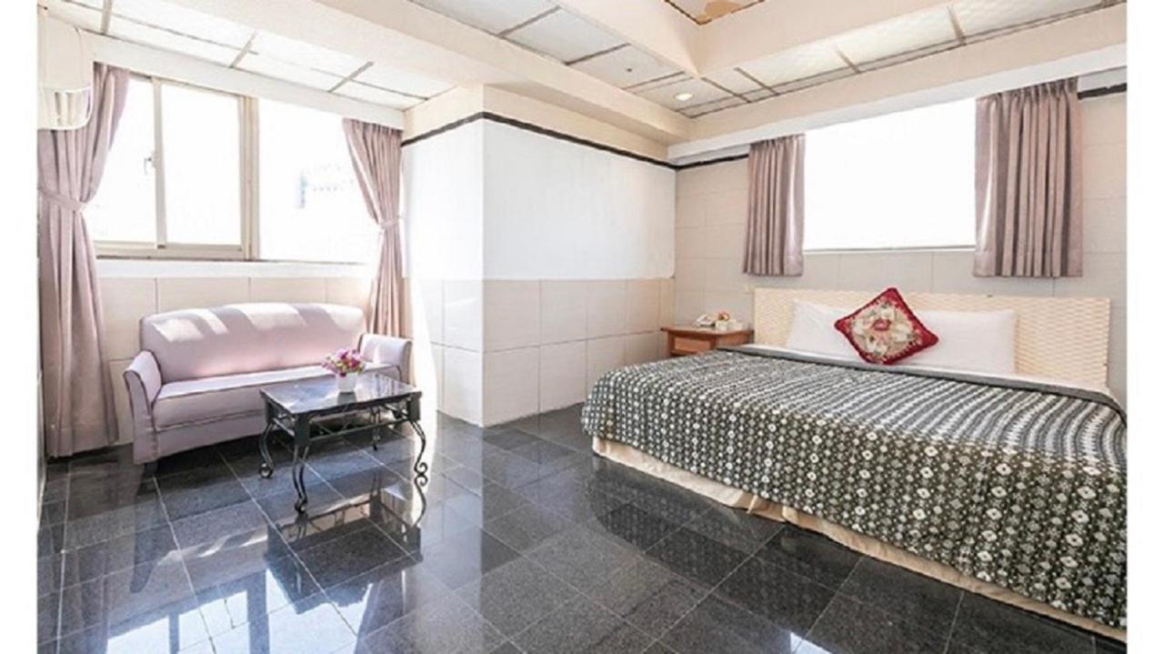 Yi Pin Business Hotel Taoyuan Bagian luar foto
