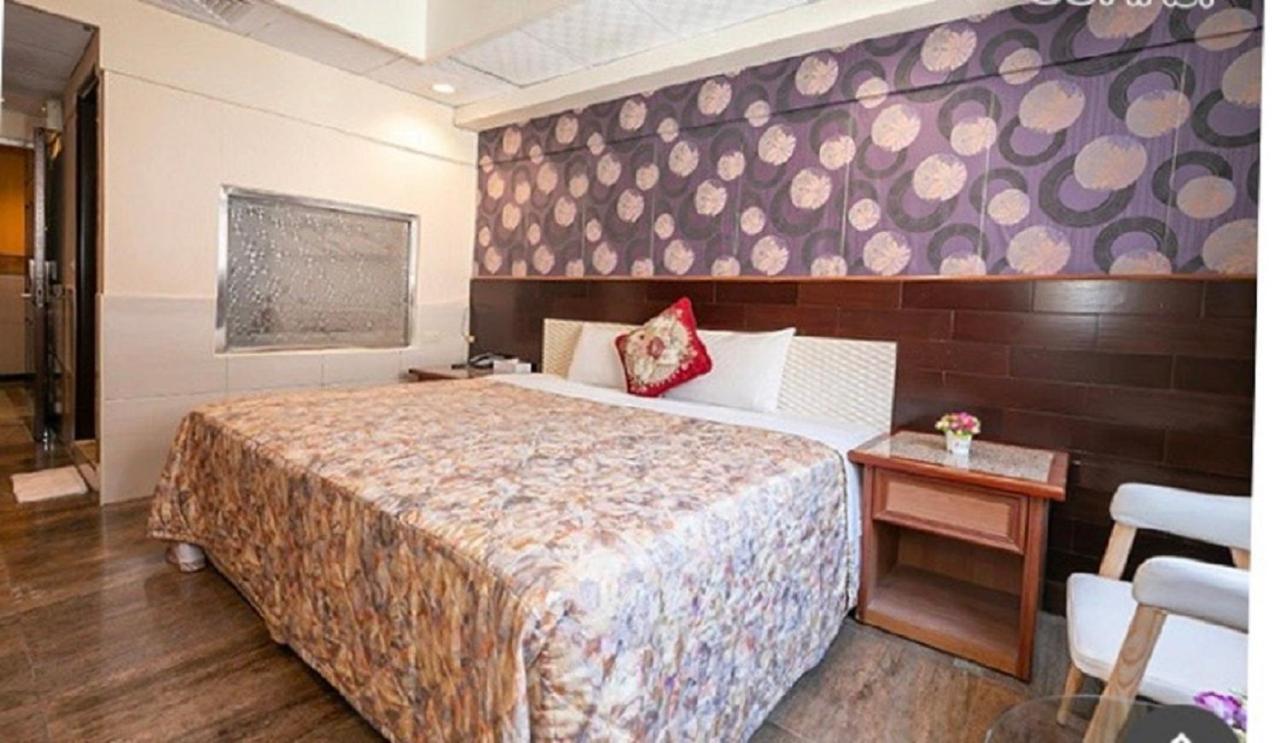 Yi Pin Business Hotel Taoyuan Bagian luar foto