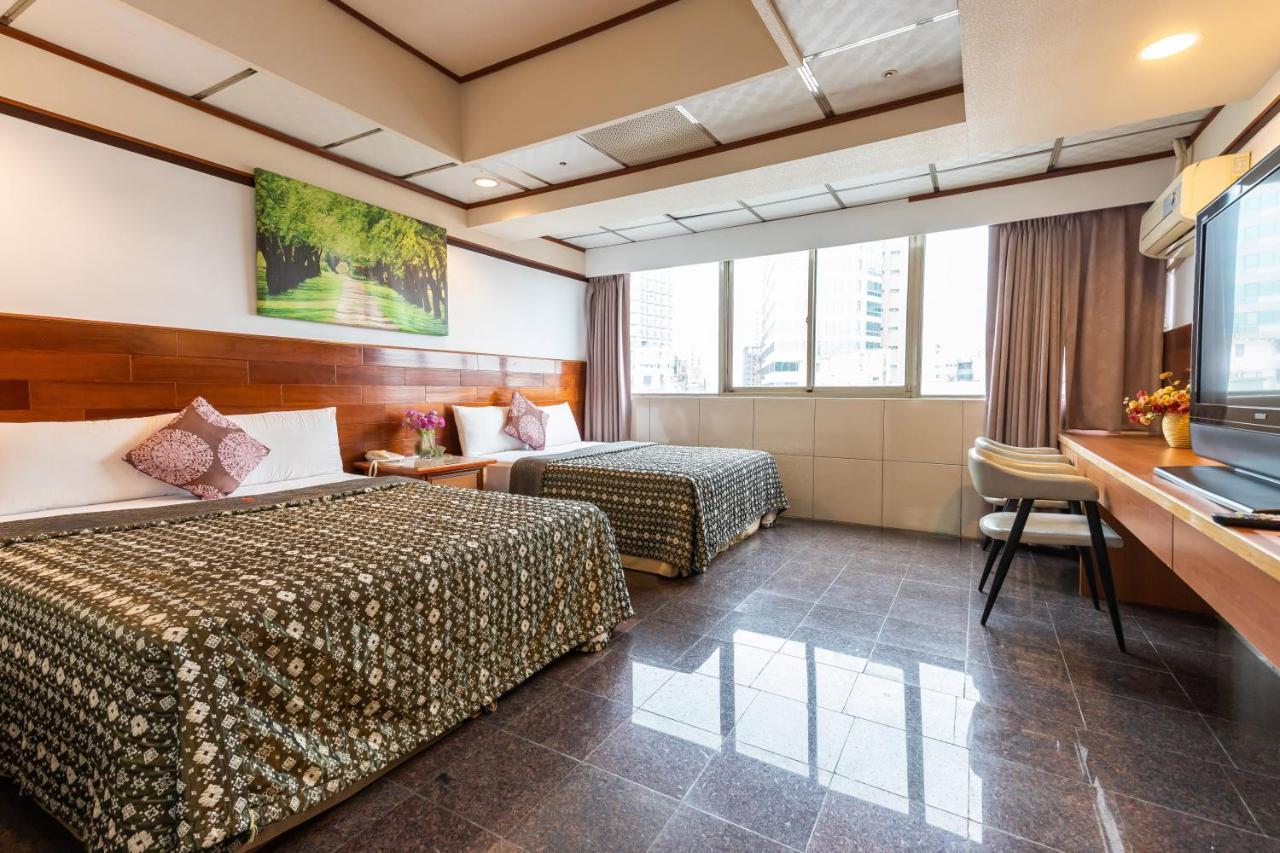 Yi Pin Business Hotel Taoyuan Bagian luar foto