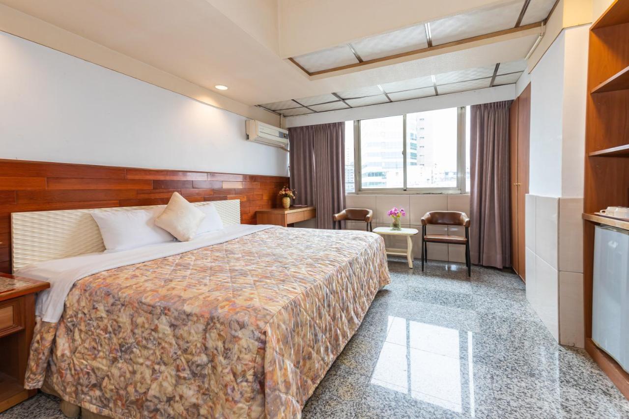 Yi Pin Business Hotel Taoyuan Bagian luar foto