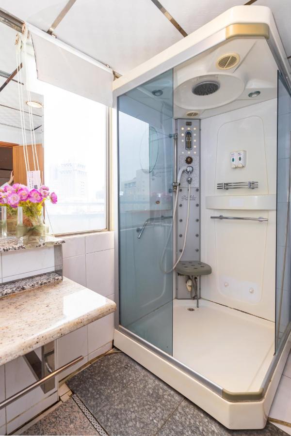 Yi Pin Business Hotel Taoyuan Bagian luar foto