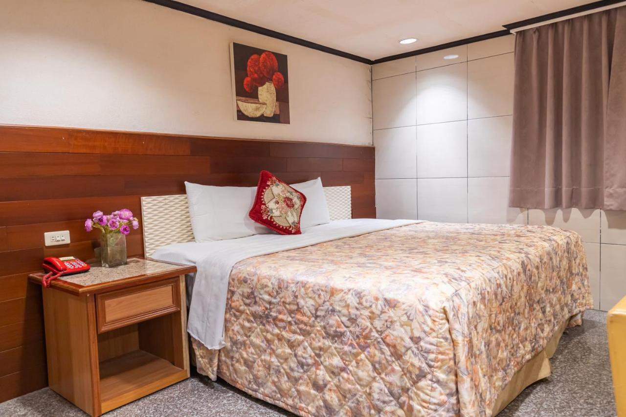 Yi Pin Business Hotel Taoyuan Bagian luar foto