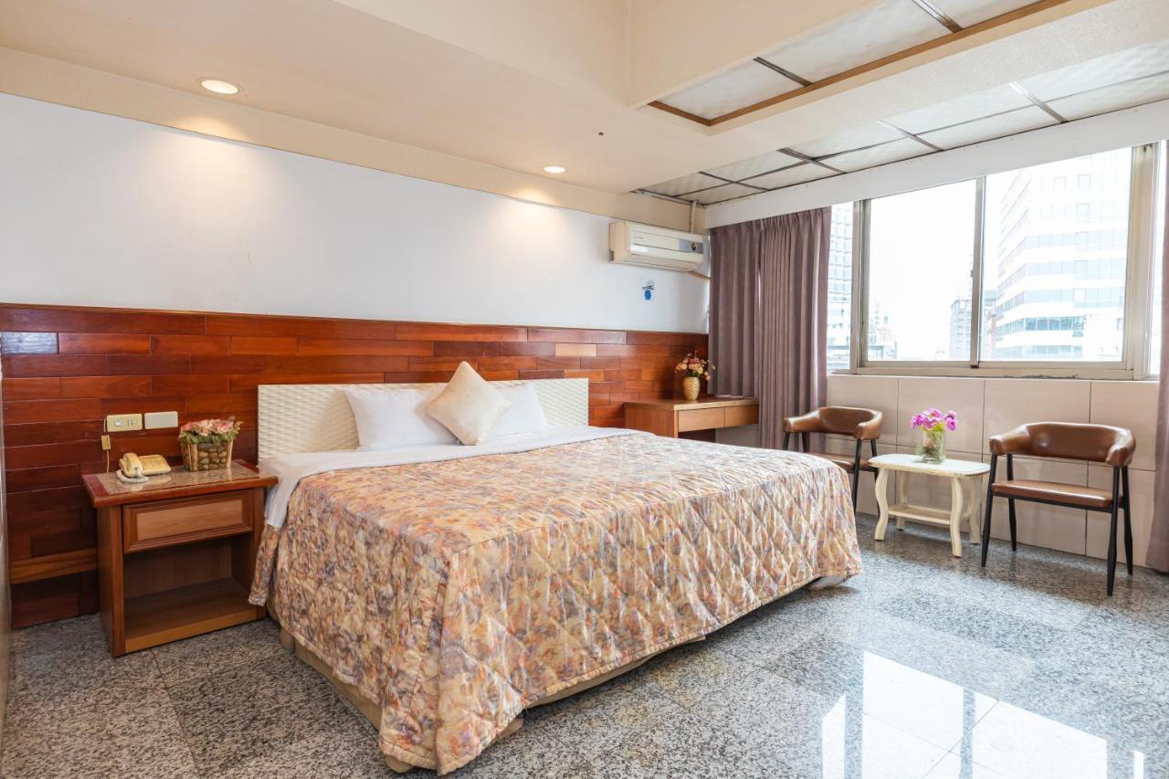 Yi Pin Business Hotel Taoyuan Bagian luar foto