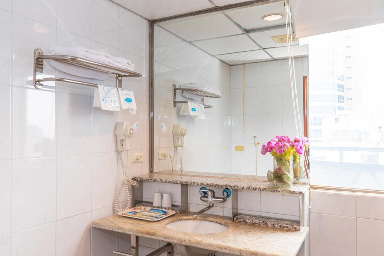 Yi Pin Business Hotel Taoyuan Bagian luar foto