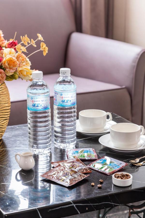 Yi Pin Business Hotel Taoyuan Bagian luar foto
