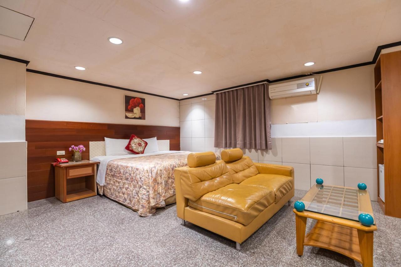 Yi Pin Business Hotel Taoyuan Bagian luar foto