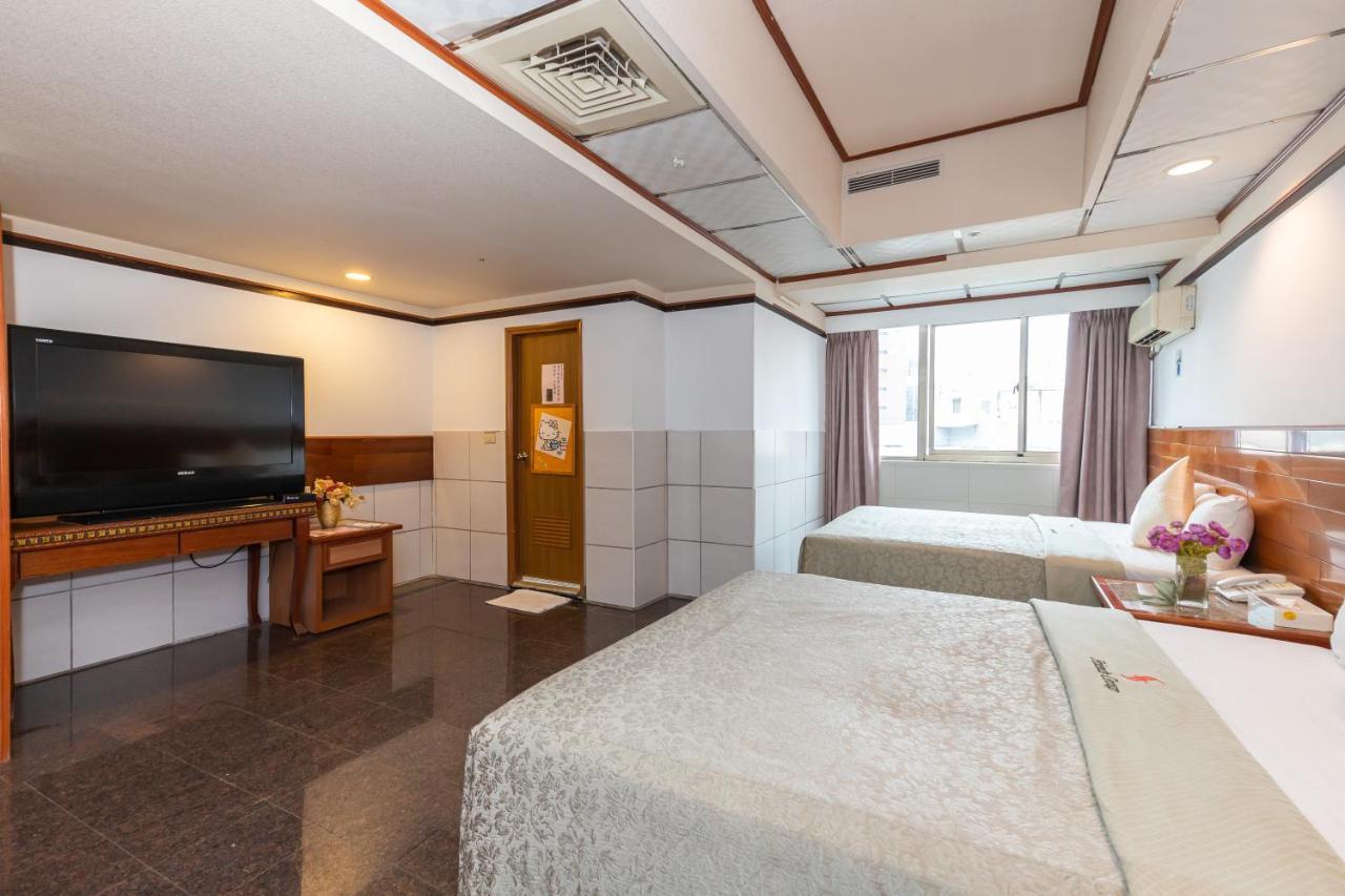 Yi Pin Business Hotel Taoyuan Bagian luar foto