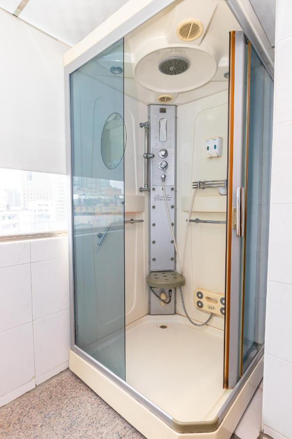 Yi Pin Business Hotel Taoyuan Bagian luar foto