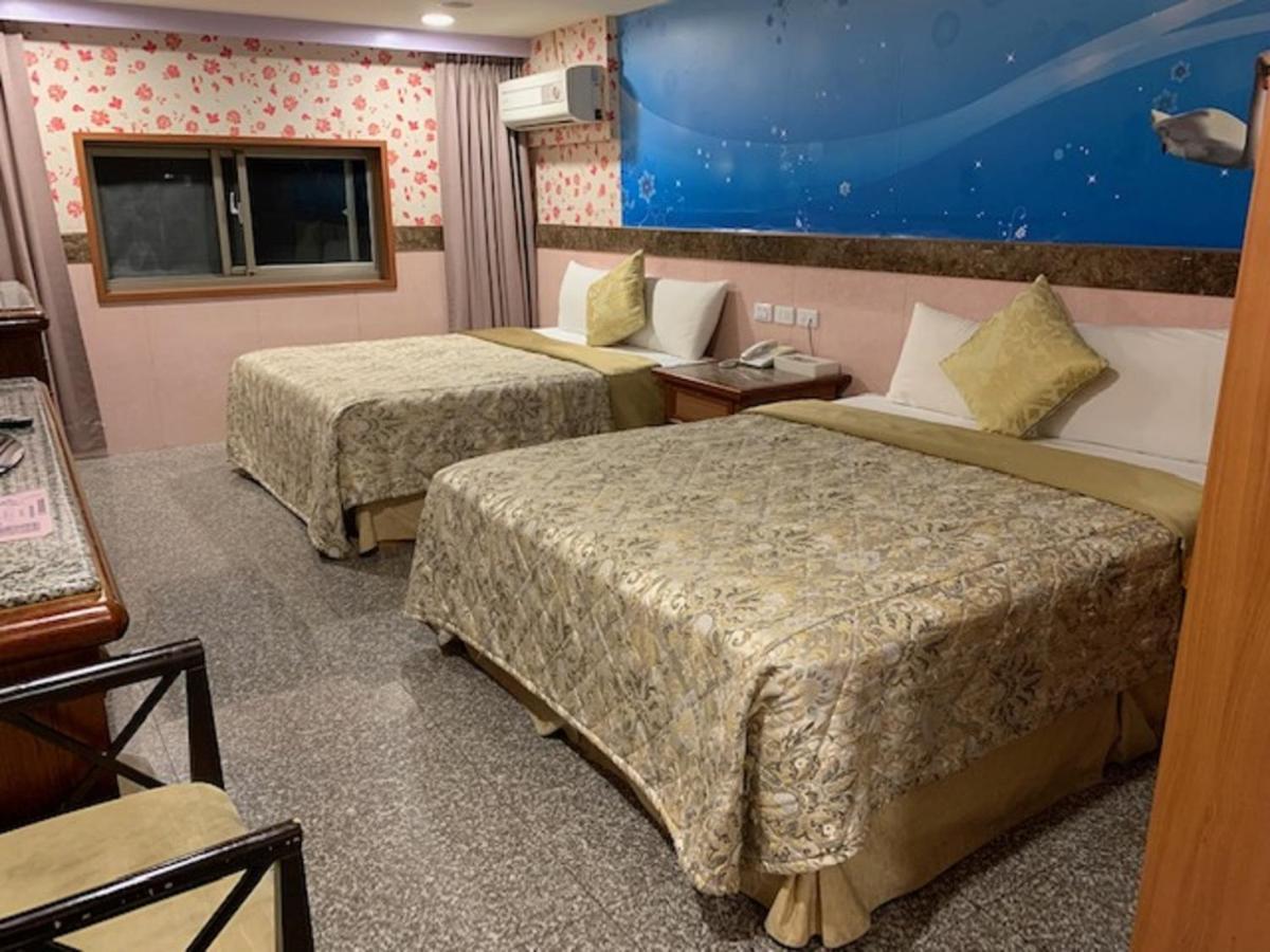 Yi Pin Business Hotel Taoyuan Bagian luar foto