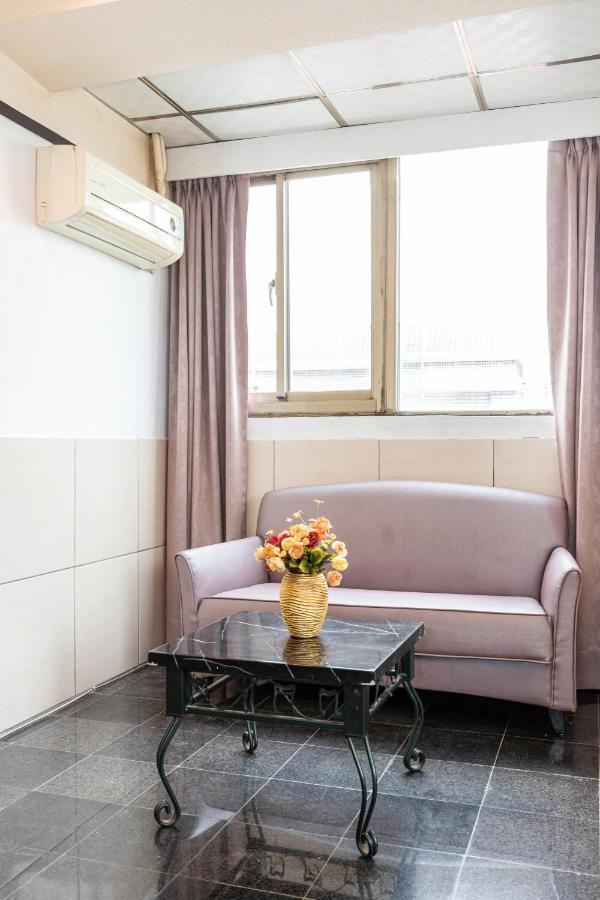 Yi Pin Business Hotel Taoyuan Bagian luar foto