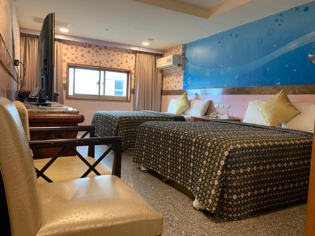 Yi Pin Business Hotel Taoyuan Bagian luar foto