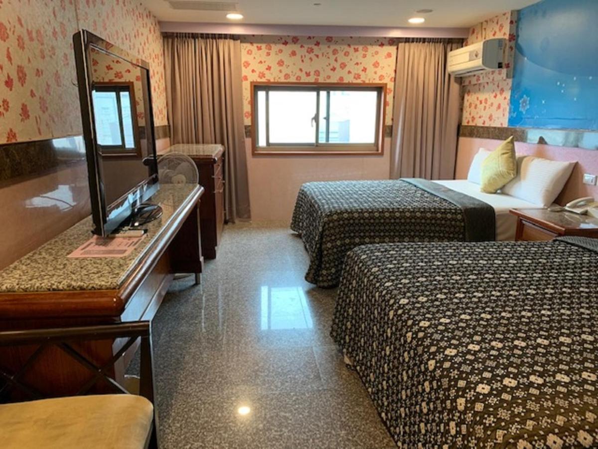 Yi Pin Business Hotel Taoyuan Bagian luar foto