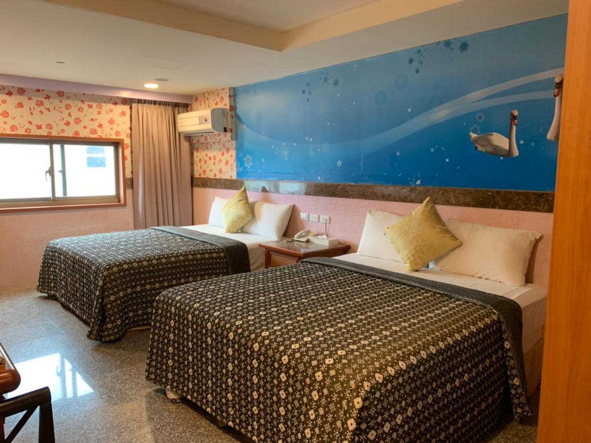 Yi Pin Business Hotel Taoyuan Bagian luar foto