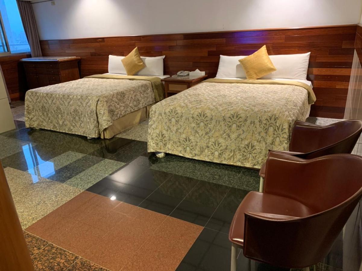 Yi Pin Business Hotel Taoyuan Bagian luar foto